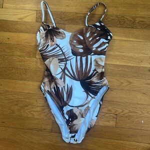 La Blanca One Piece Monstera Leaf EUC M